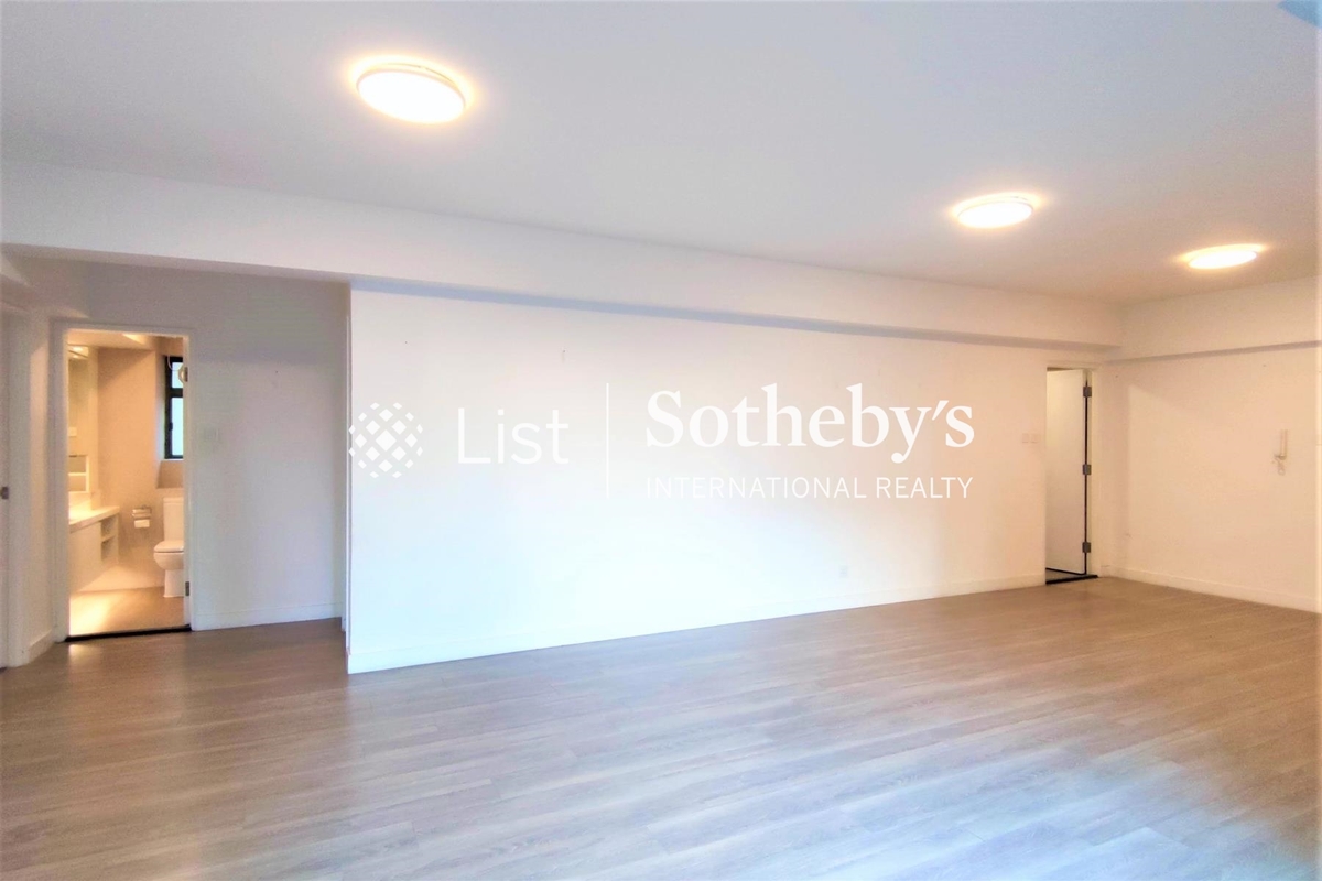 Monmouth Villa 萬茂苑 | Living and Dining Room