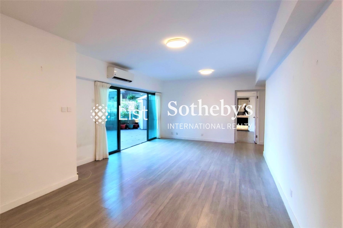 Monmouth Villa 萬茂苑 | Living and Dining Room