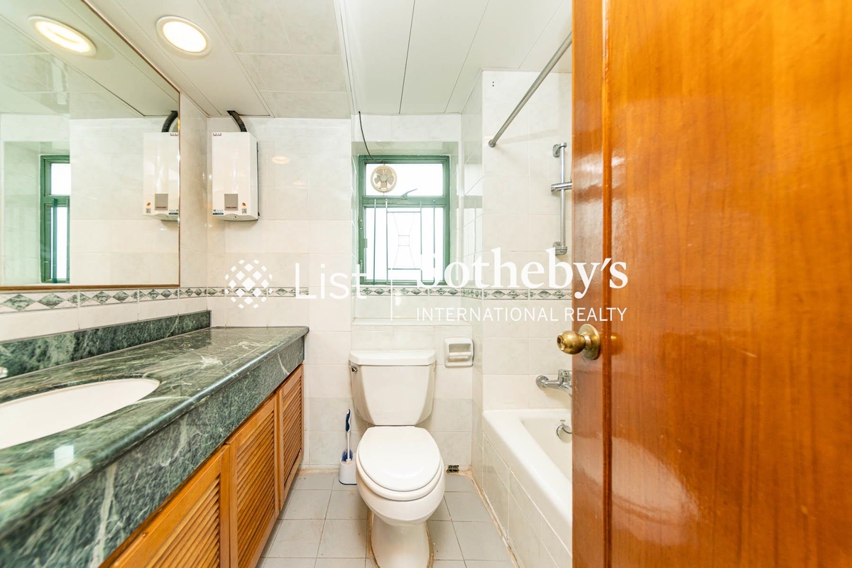 Monmouth Villa 萬茂苑 | Guest Bathroom