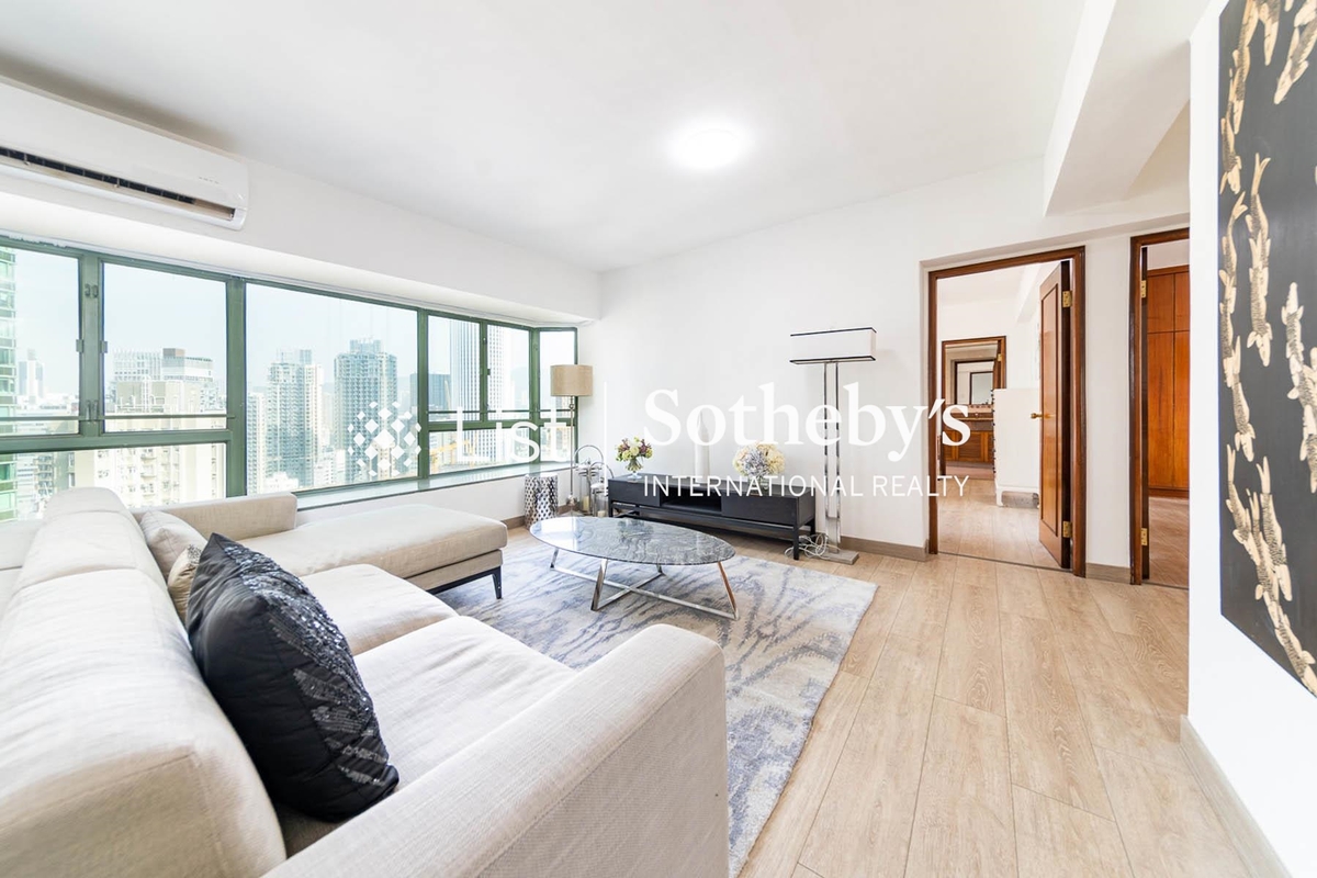 Monmouth Villa 萬茂苑 | Living and Dining Room