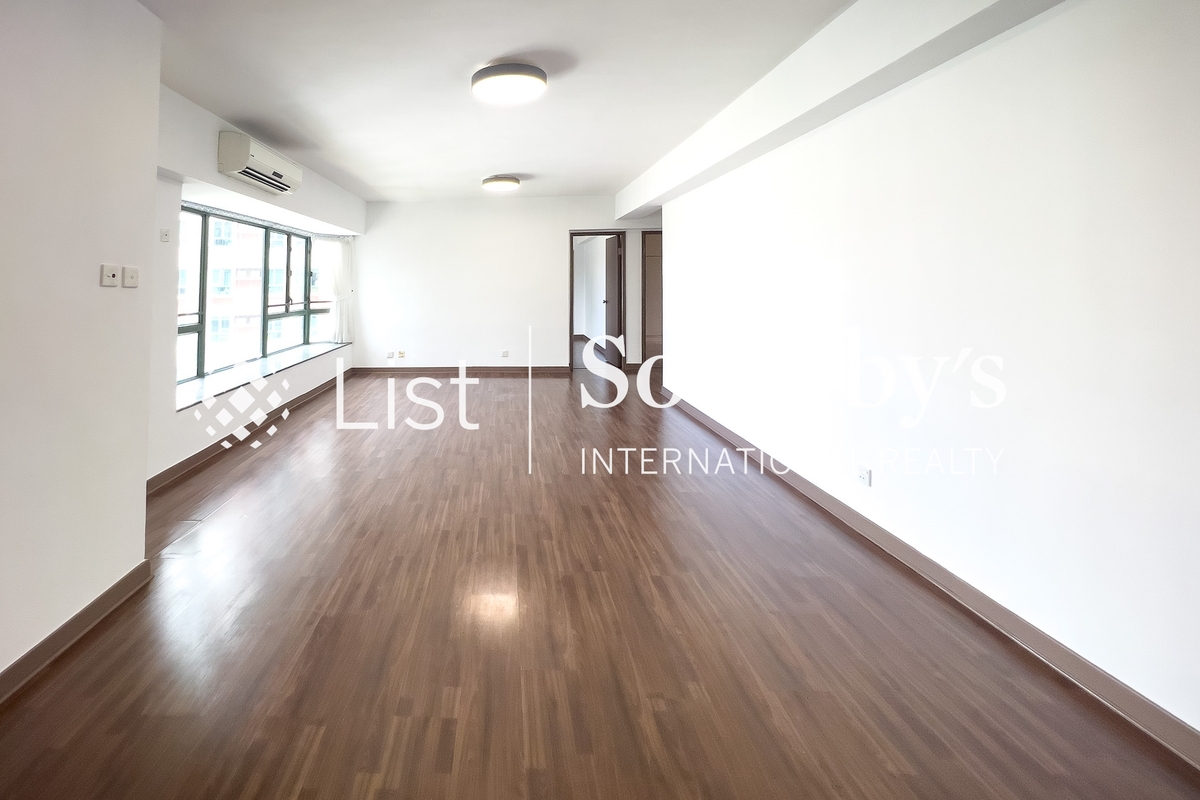 Monmouth Villa 萬茂苑 | Living and Dining Room