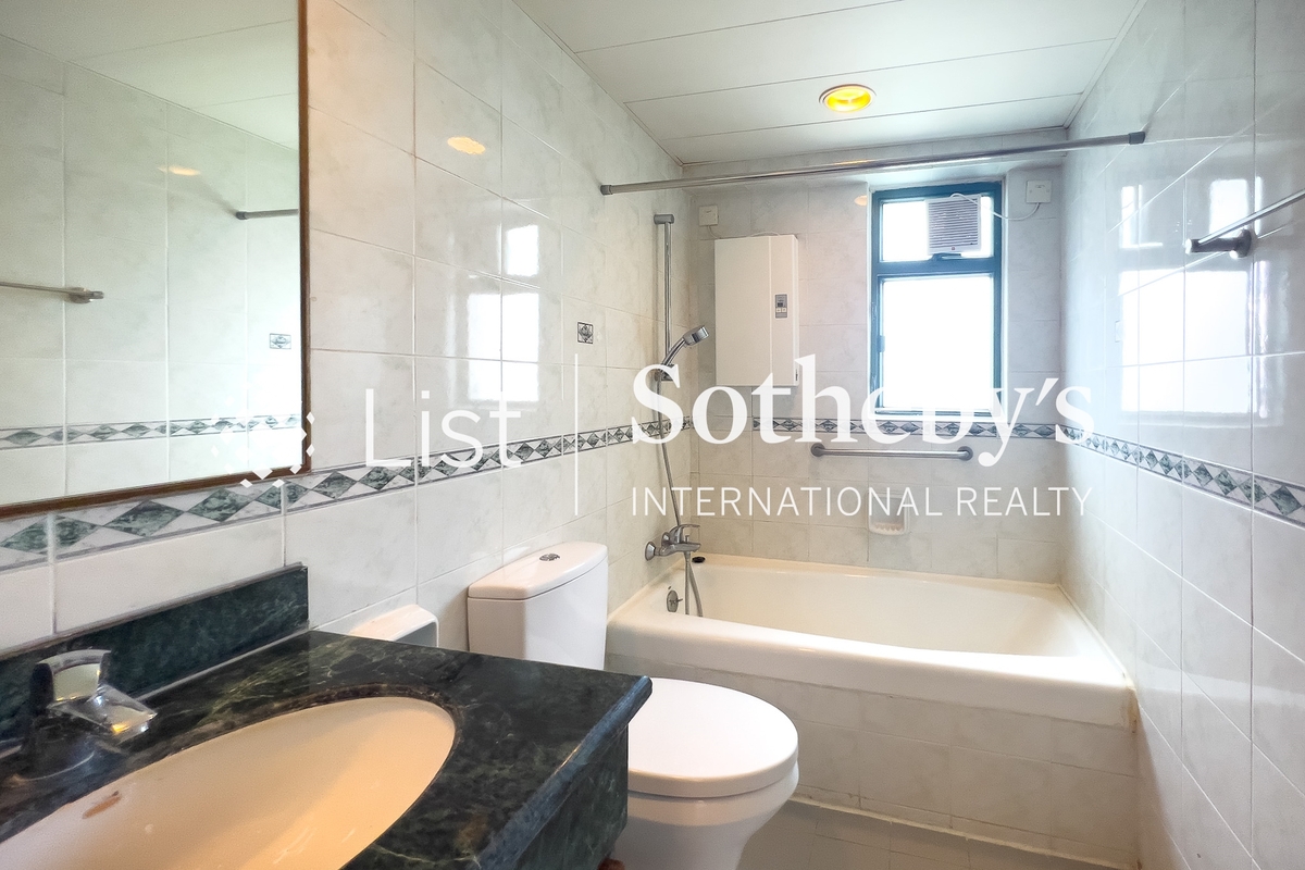 Monmouth Villa 萬茂苑 | Guest Bathroom