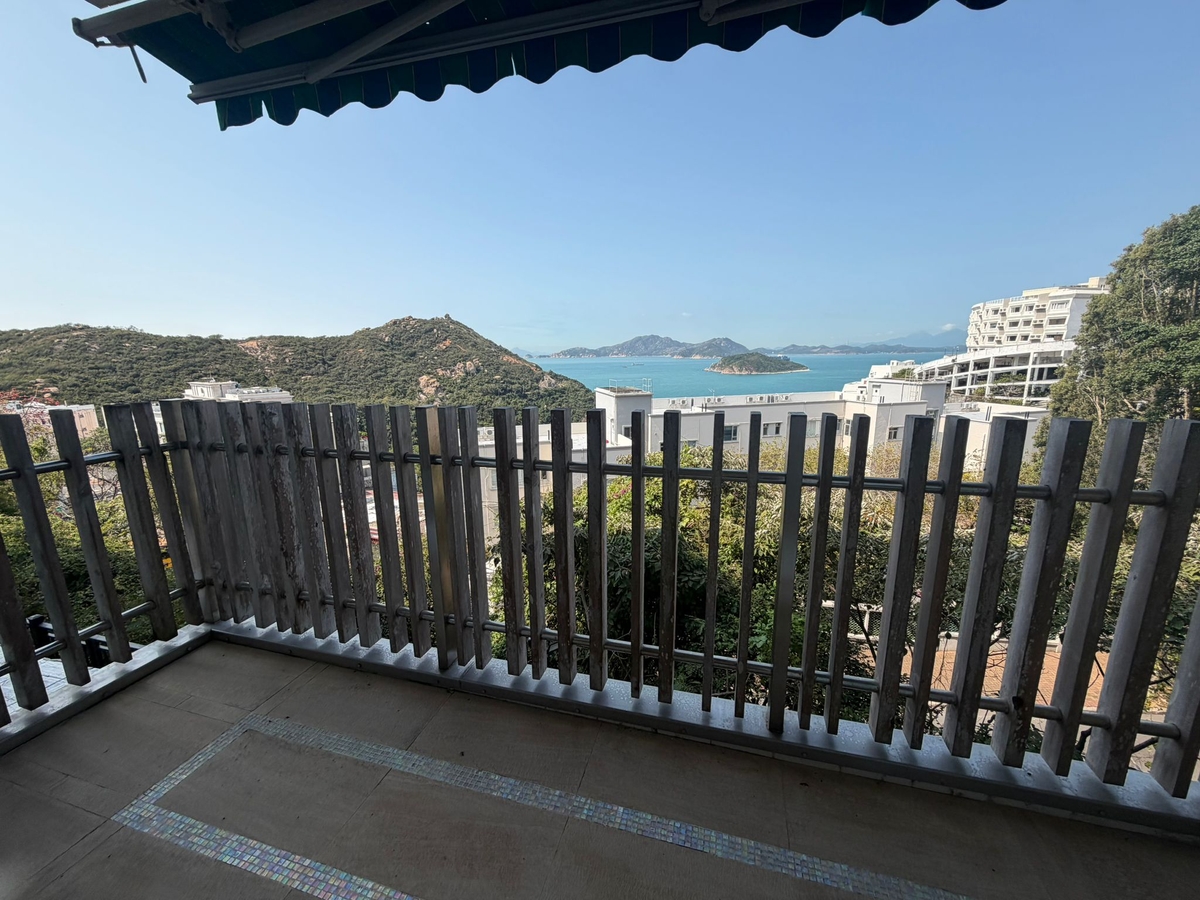 Hillgrove 璧如花园 | Balcony off Living and Dining Room