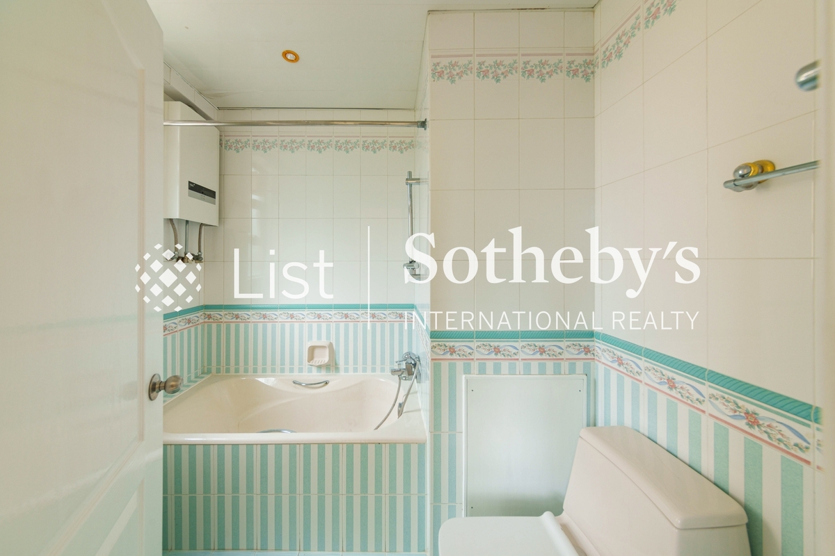 Fairview Mansion 昭景大廈 | Second En-suite Bathroom