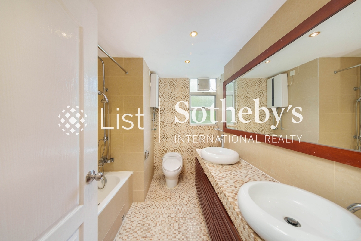 Fairview Mansion 昭景大廈 | Master Bathroom