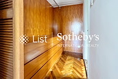 62B Robinson Road 愛富華庭 | Walk-in Closet in Master Bedroom 