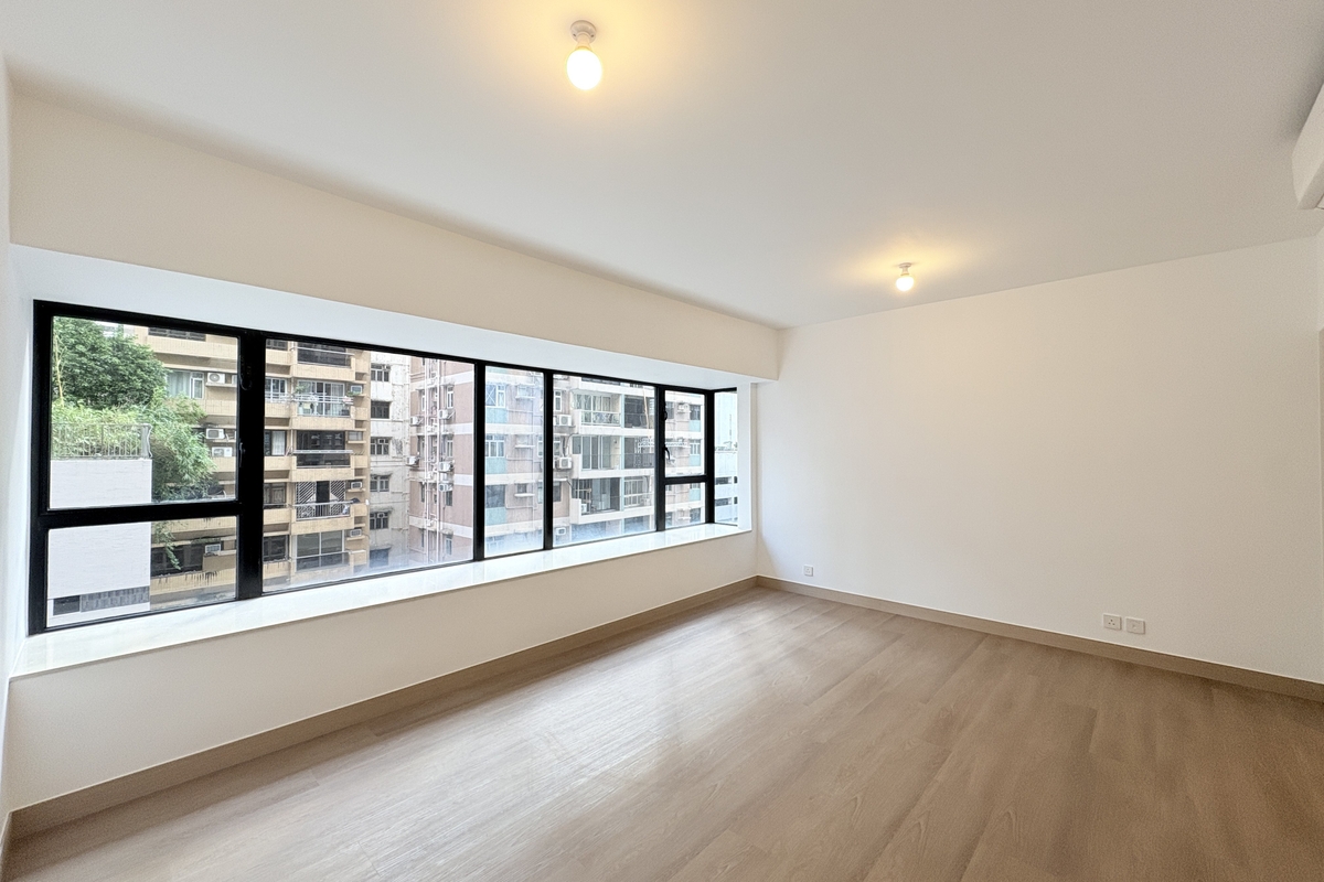 62B Robinson Road 爱富华庭 | Living and Dining Room