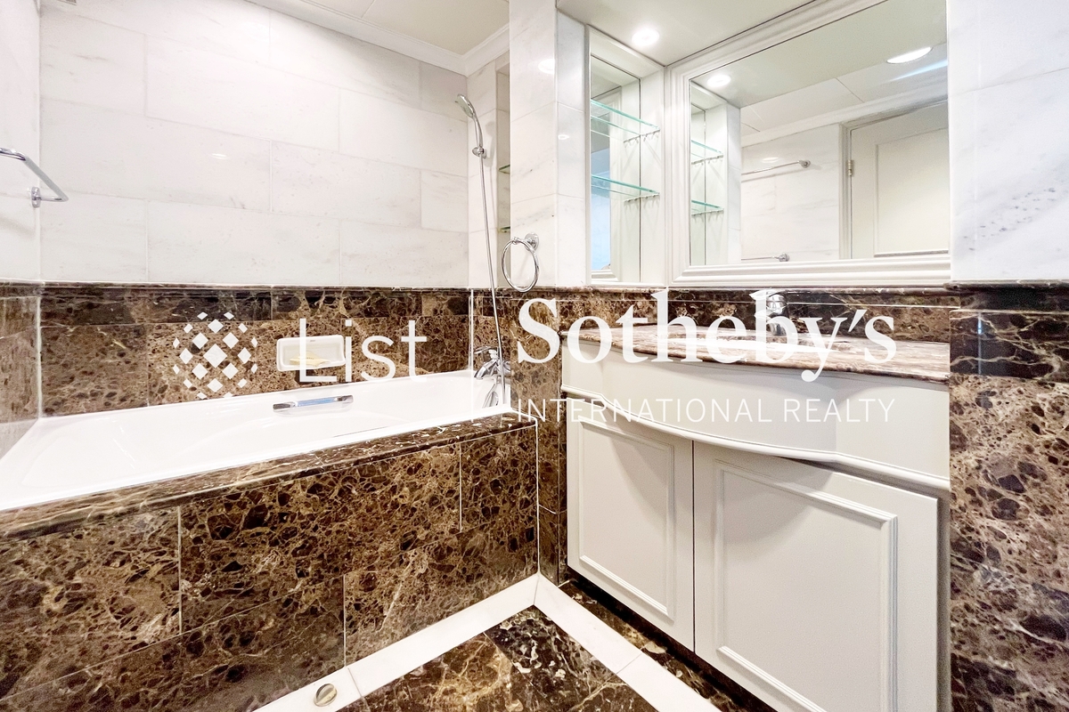 62B Robinson Road 愛富華庭 | Master Bathroom