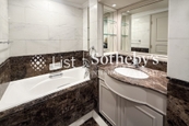 62B Robinson Road 愛富華庭 | Master Bathroom