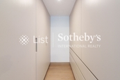 62B Robinson Road 愛富華庭 | Walk-in Closet in Master Bedroom 