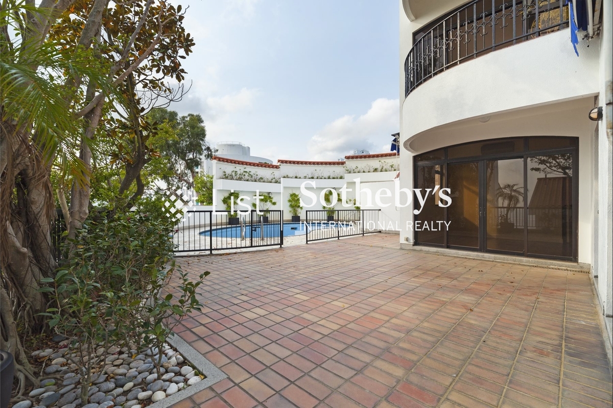 Magnolia Villas 百合苑 | Private Garden off Living Room