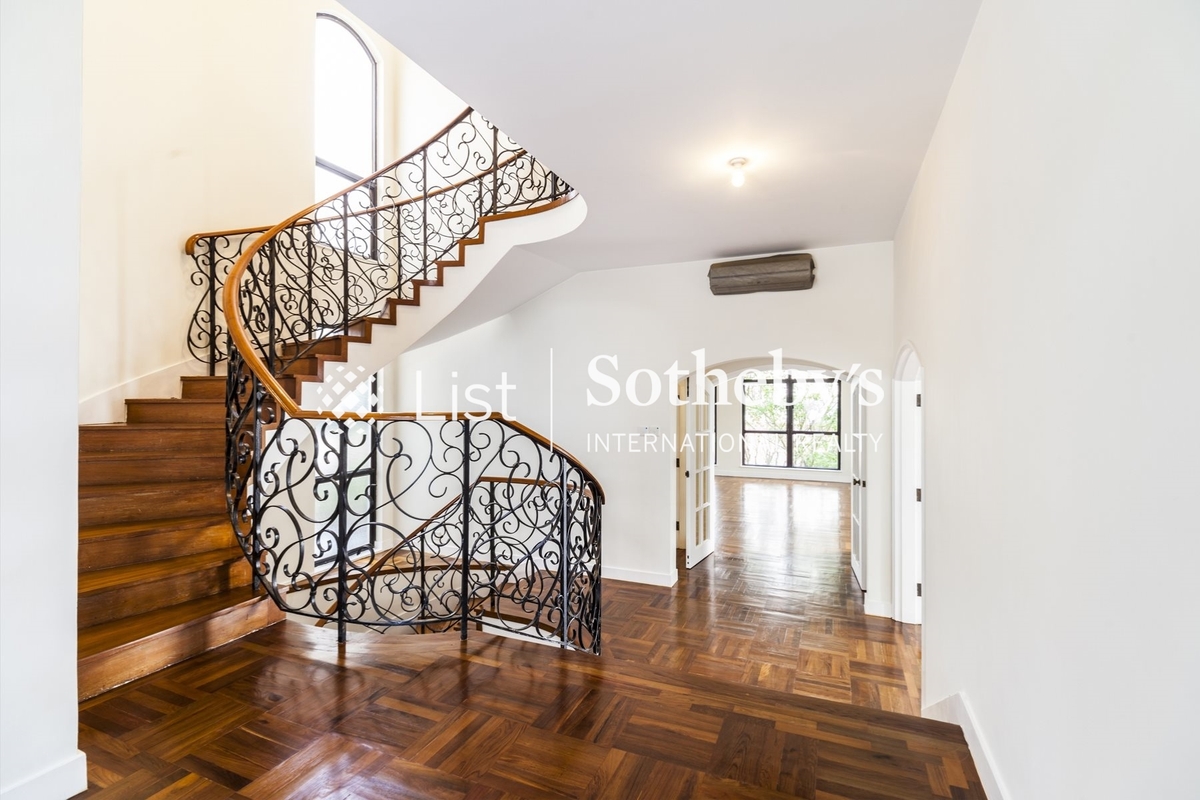 Magnolia Villas 百合苑 | Internal Staircase