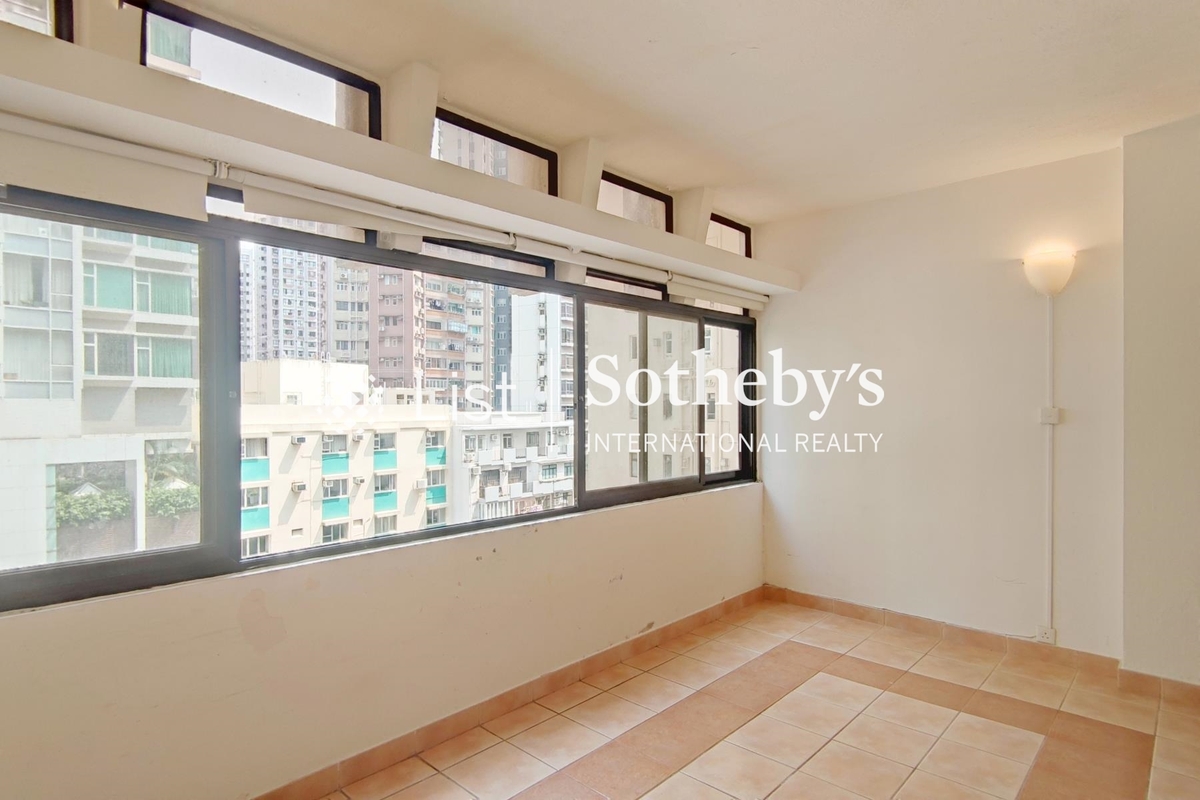 Olympian Mansion 李园 | Balcony off Living and Dining Room