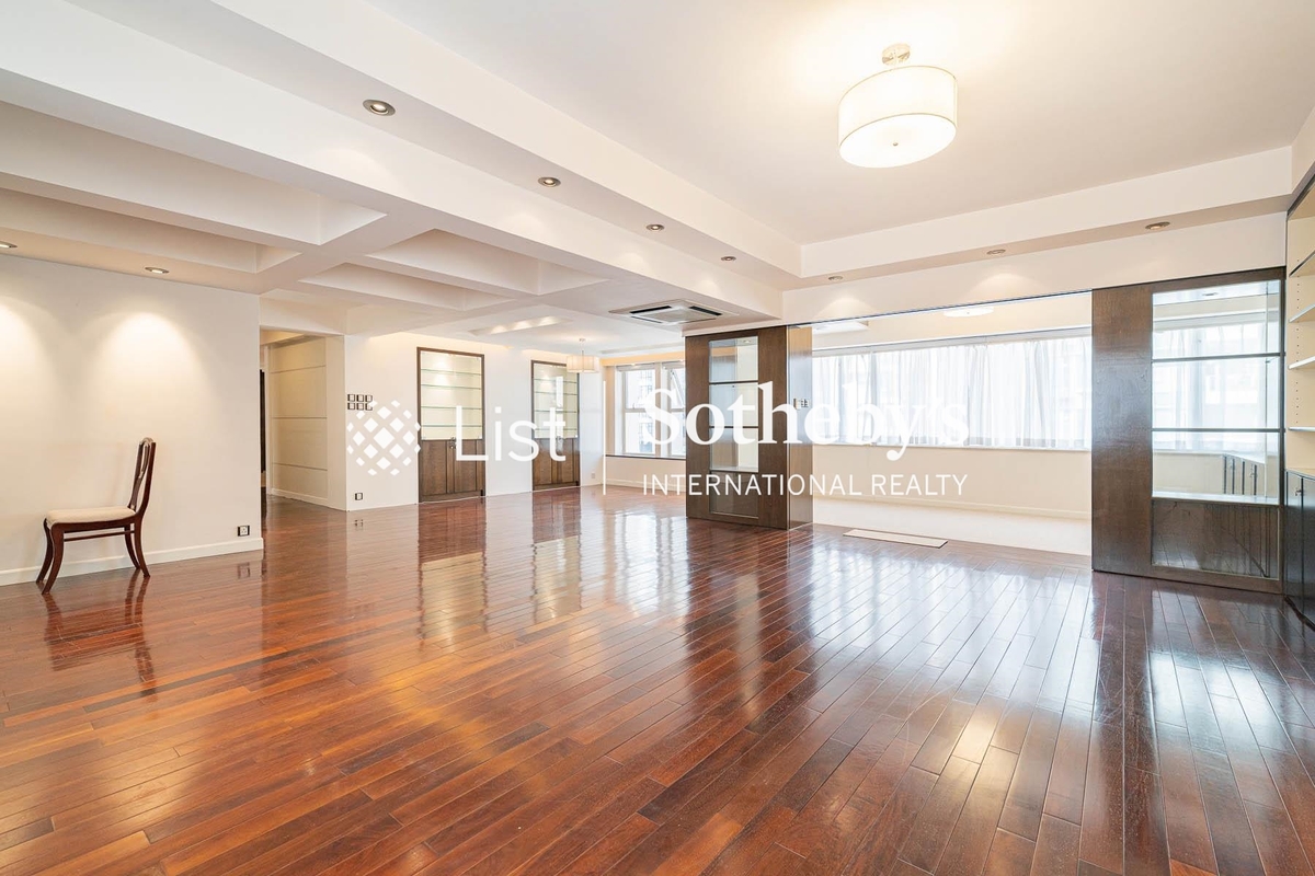 Olympian Mansion 李園 | Living and Dining Room