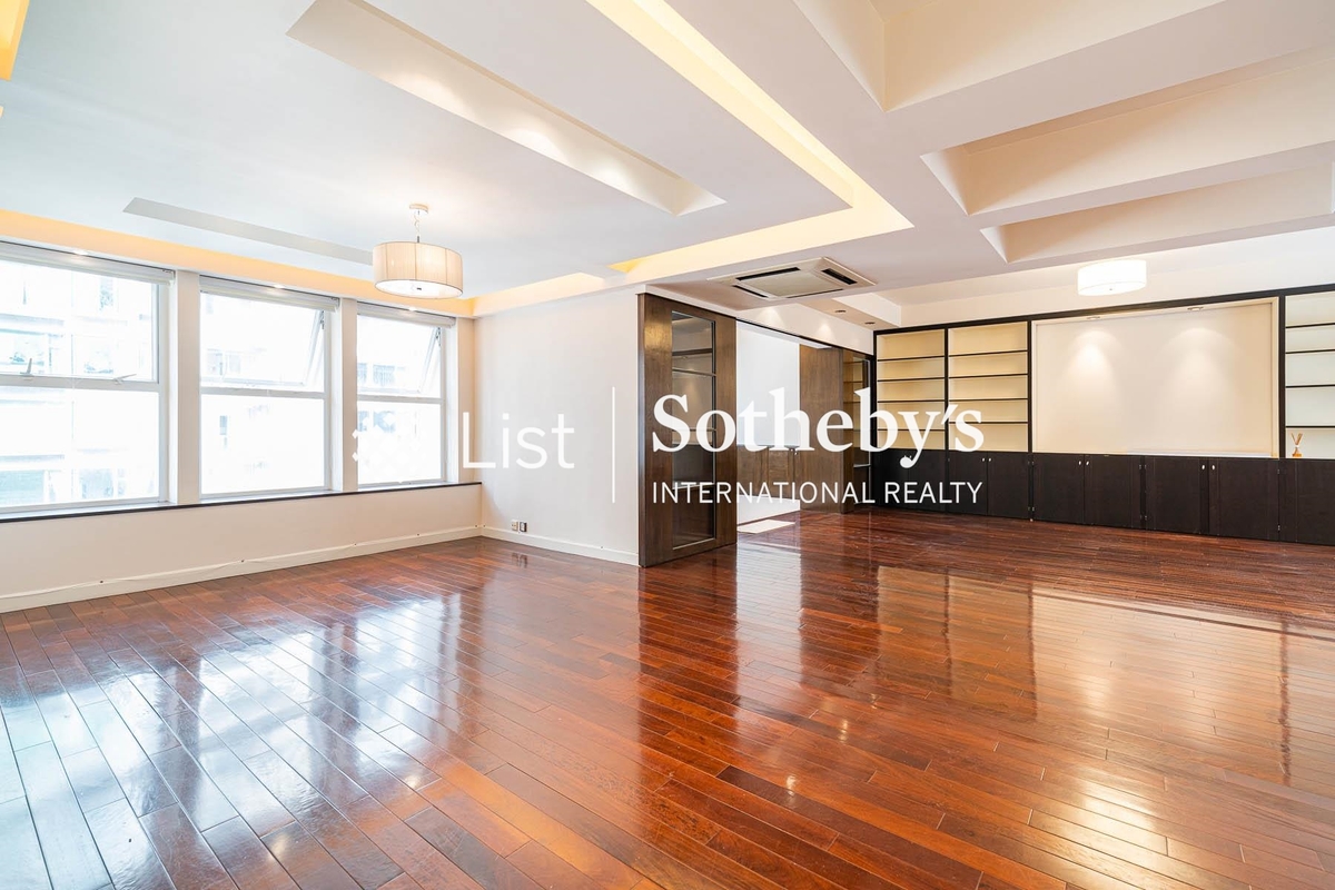 Olympian Mansion 李園 | Living and Dining Room