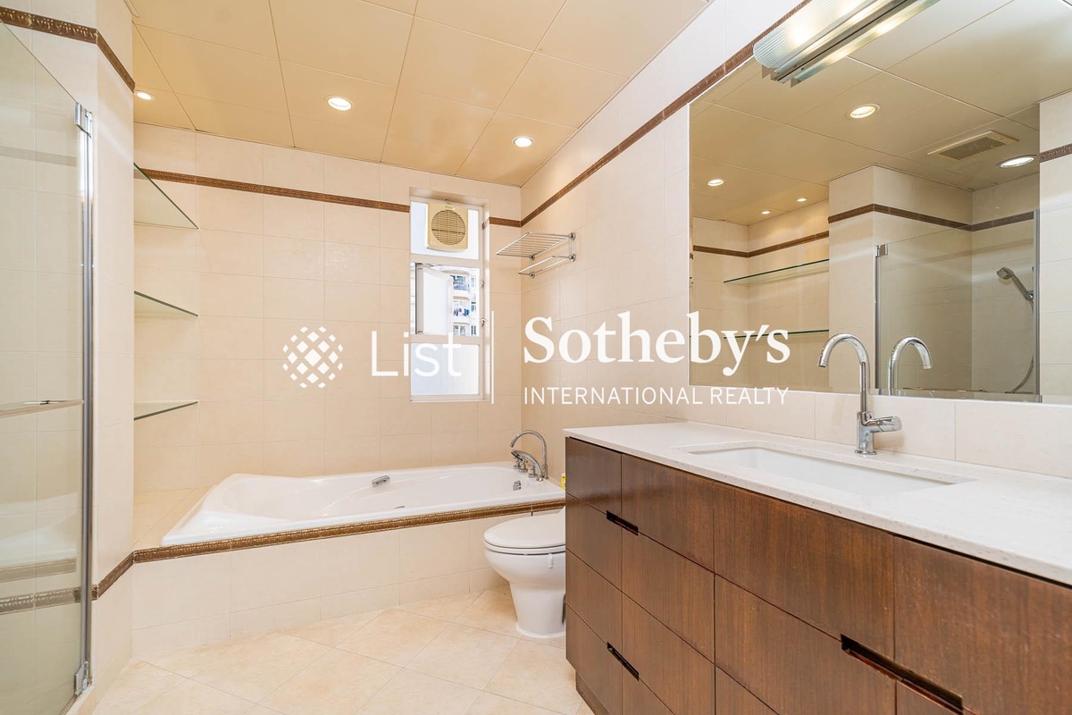 Olympian Mansion 李園 | Master Bathroom