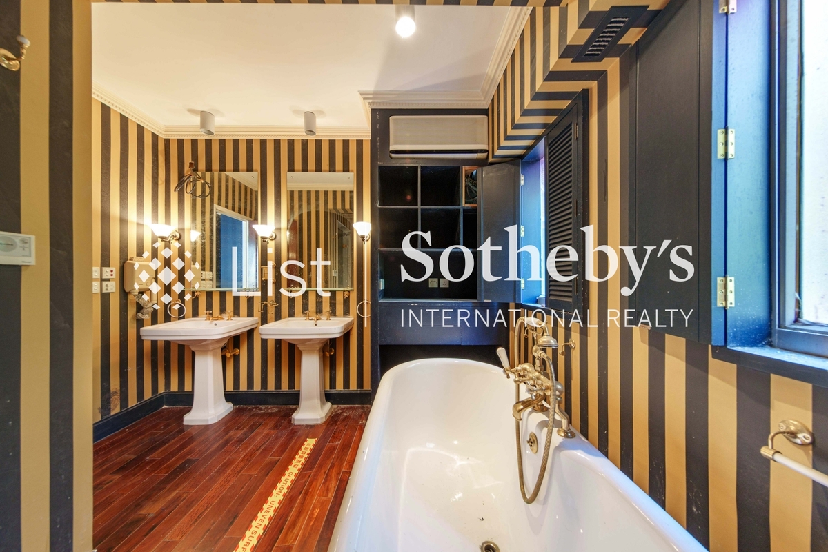 Woodland Gardens 華翠園 | Master Bathroom