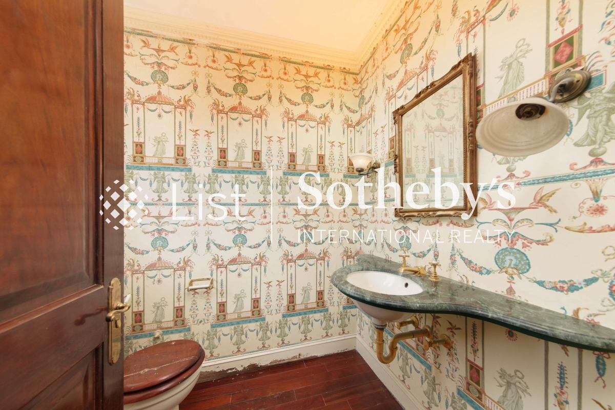 Woodland Gardens 華翠園 | Guest Powder Room