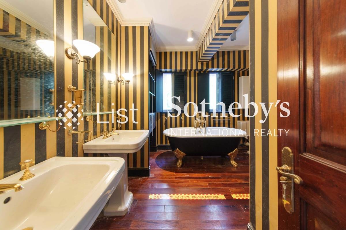 Woodland Gardens 華翠園 | Master Bathroom