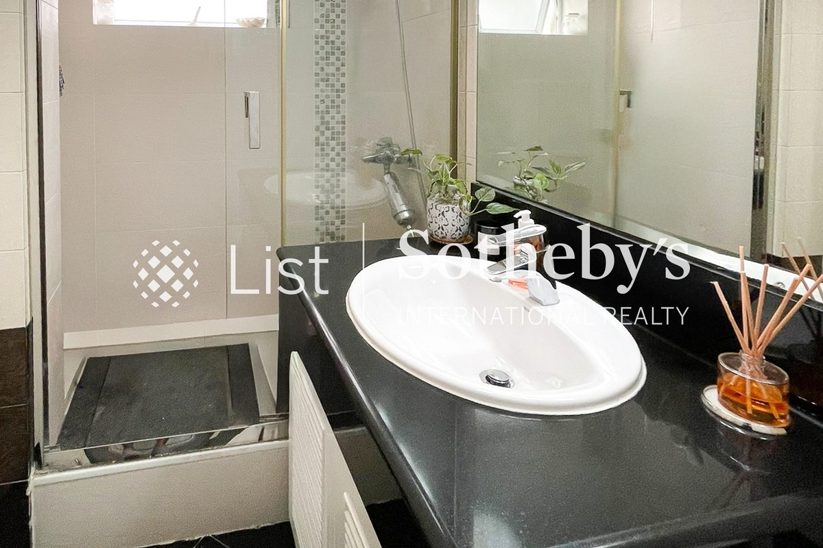 No. 36-36A Kennedy Road 坚尼地道36-36A号 | Bathroom