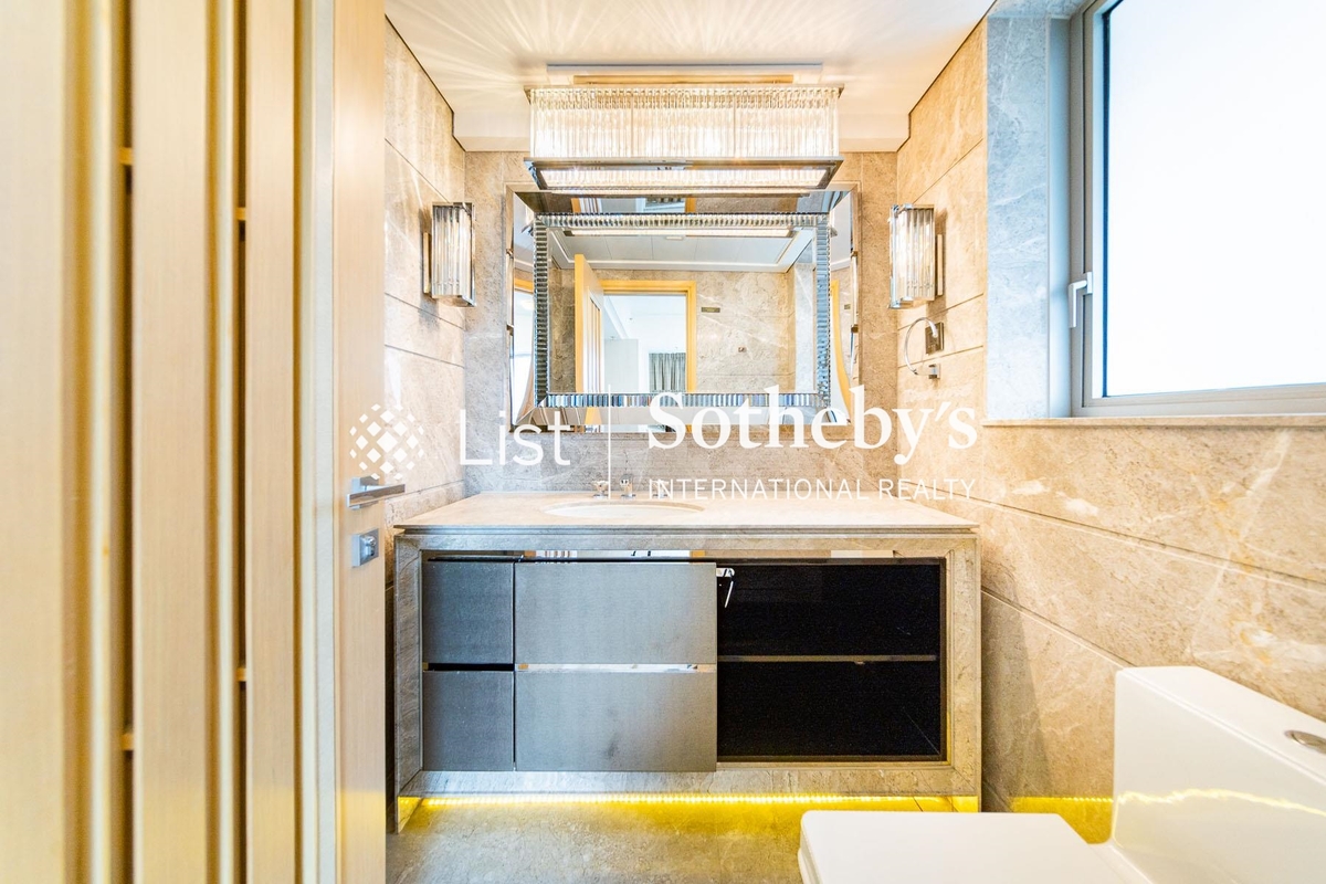 Kennedy Park At Central 君珀 | Master Bathroom