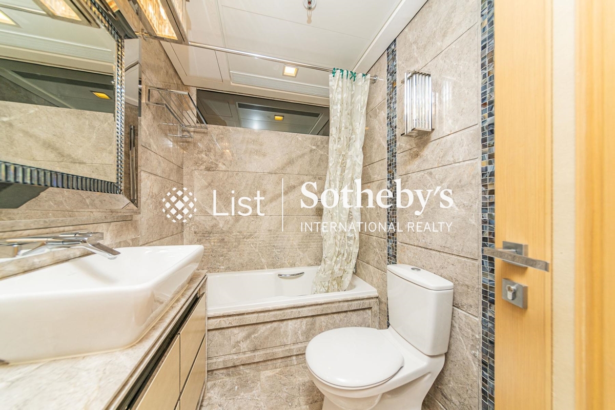 Kennedy Park At Central 君珀 | Second En-suite Bathroom