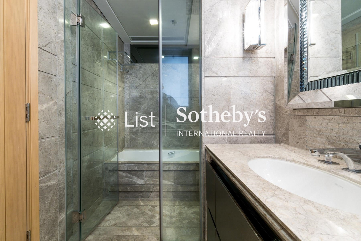 Kennedy Park At Central 君珀 | Master Bathroom