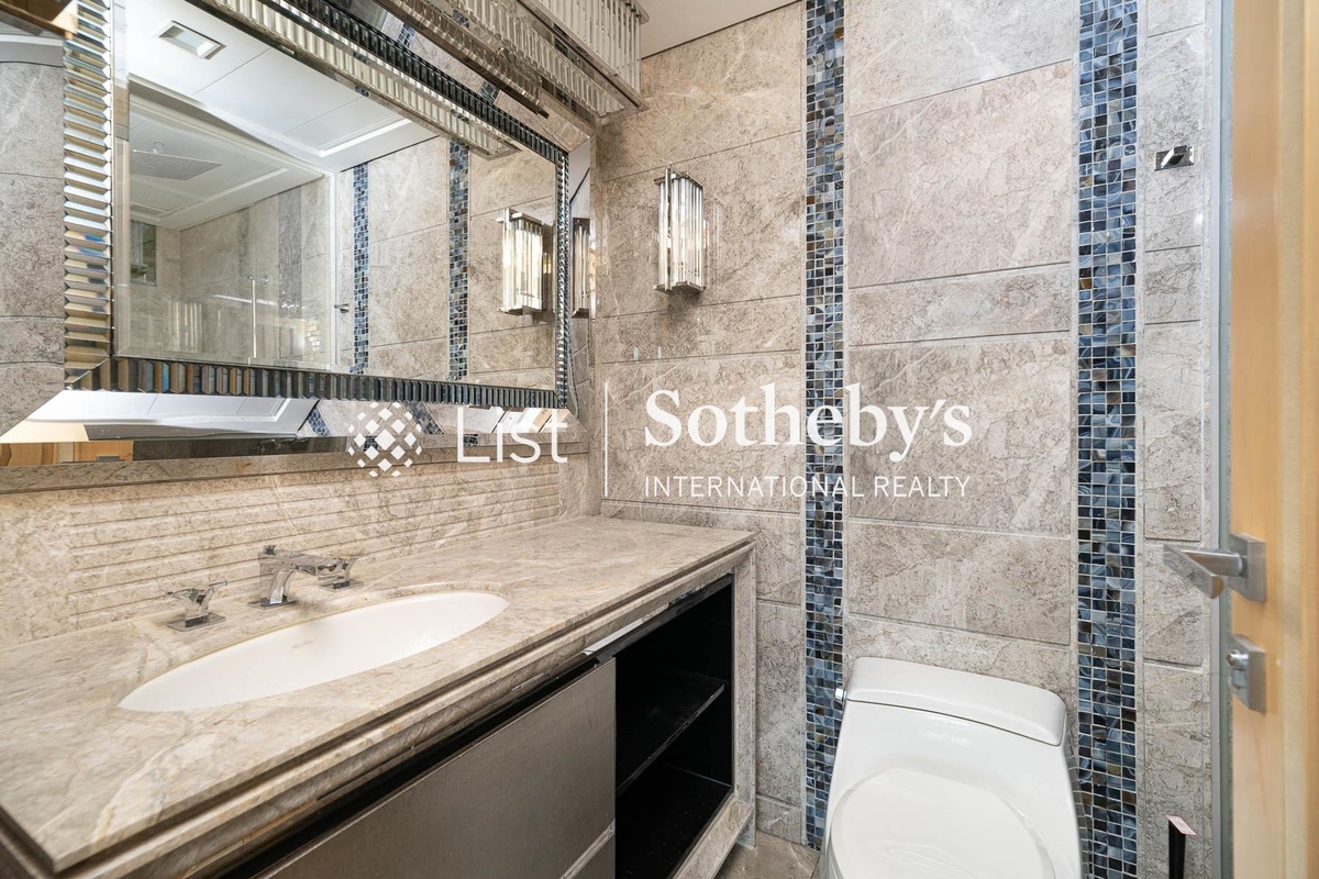 Kennedy Park At Central 君珀 | Second En-suite Bathroom