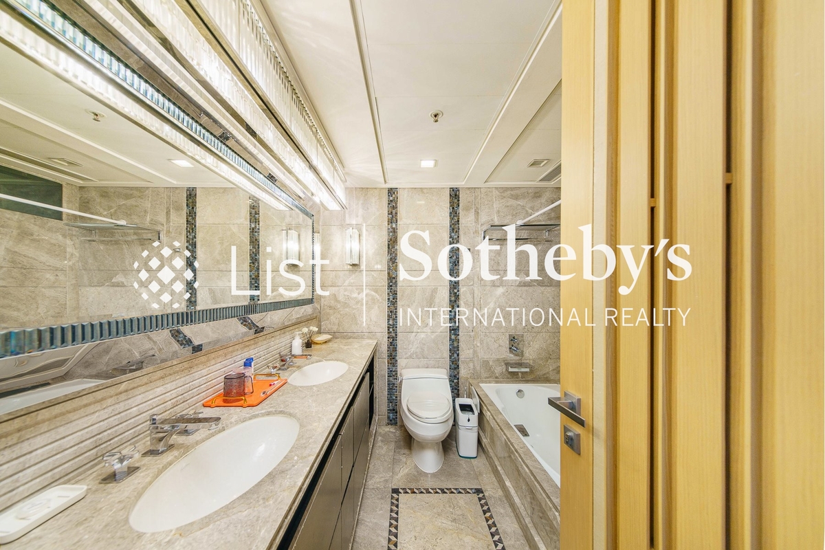 Kennedy Park At Central 君珀 | Master Bathroom