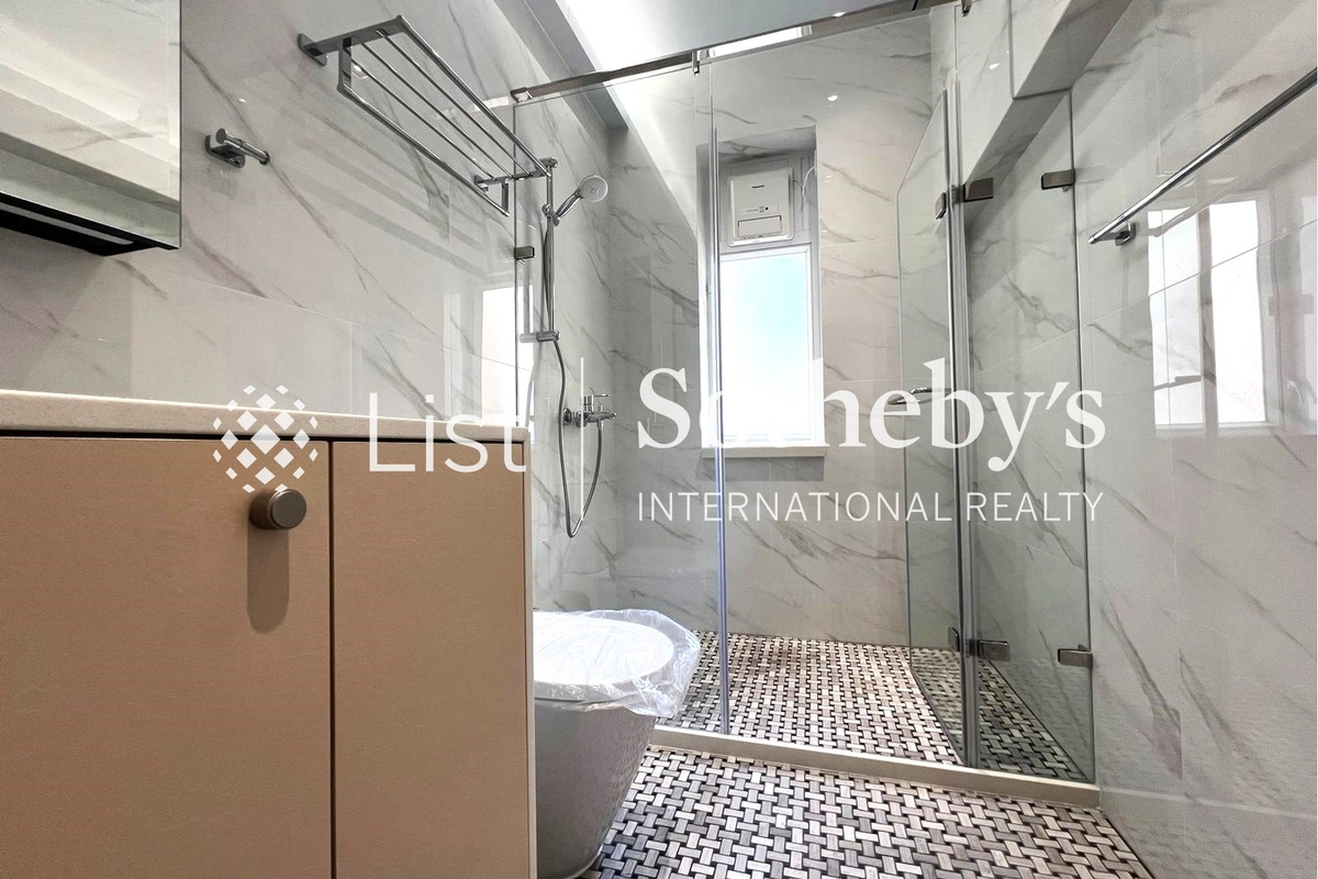 Man Yuen Garden 文苑花園大廈 | Guest Bathroom