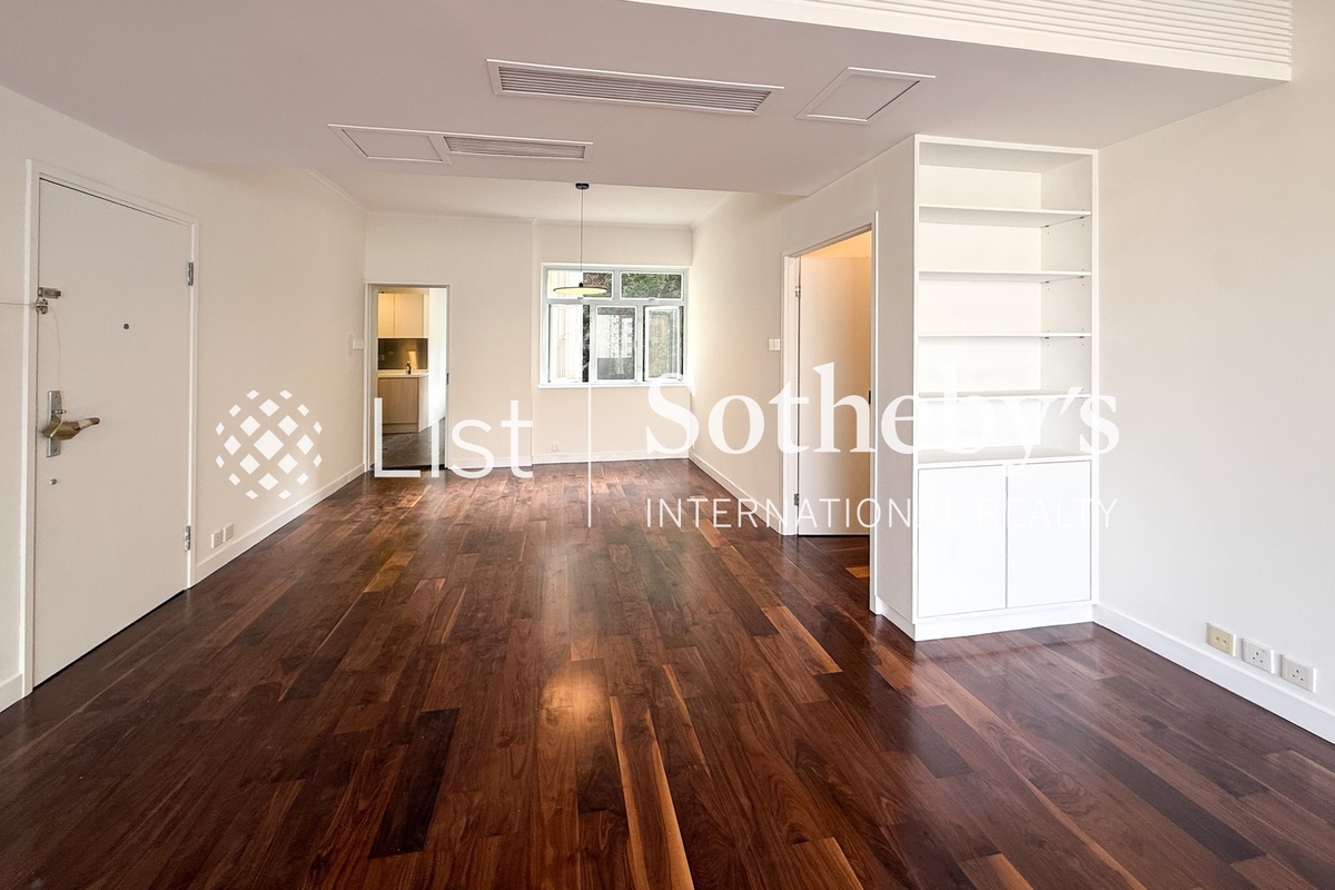 Man Yuen Garden 文苑花園大廈 | Living and Dining Room