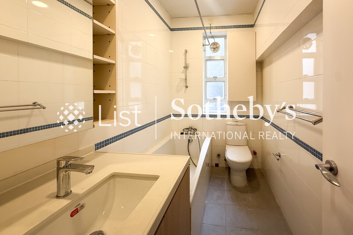 Man Yuen Garden 文苑花園大廈 | Guest Bathroom