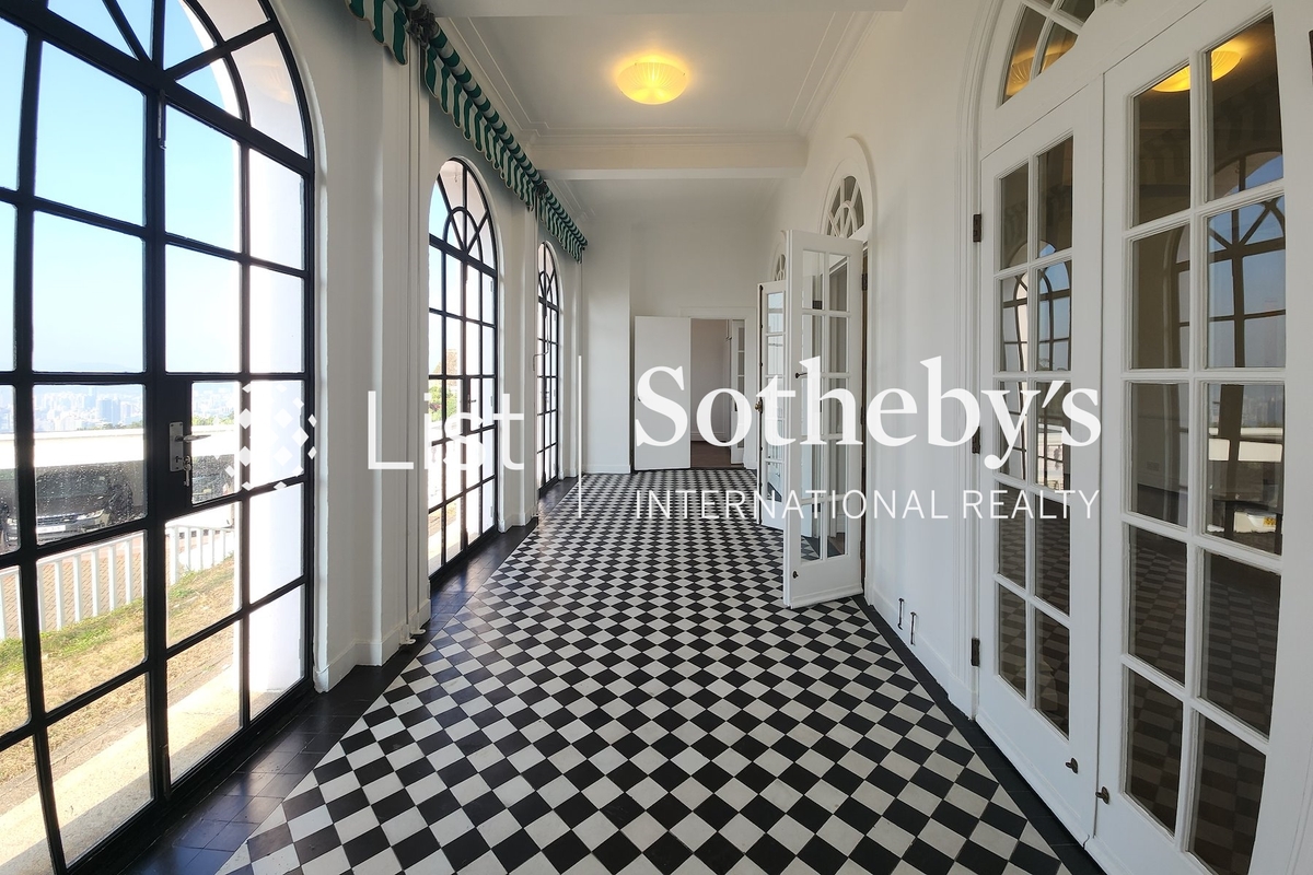 No. 33 Magazine Gap Road 馬己仙峽道33號 | Balcony off Living Room