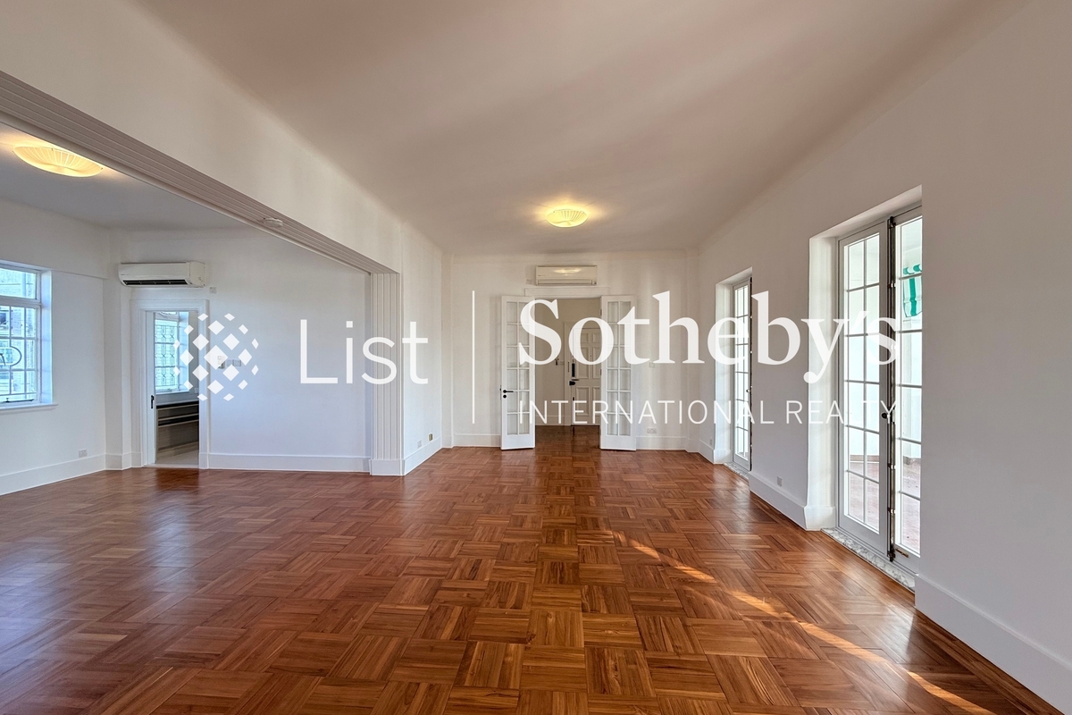 No. 33 Magazine Gap Road 馬己仙峽道33號 | Living and Dining Room