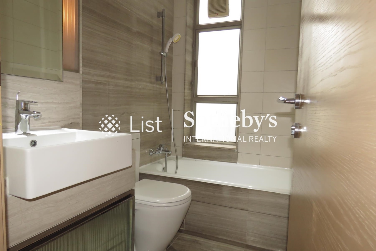 Island Crest 縉城峰 | Guest Bathroom