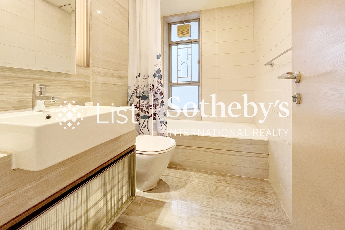 Island Crest 縉城峰 | Guest Bathroom