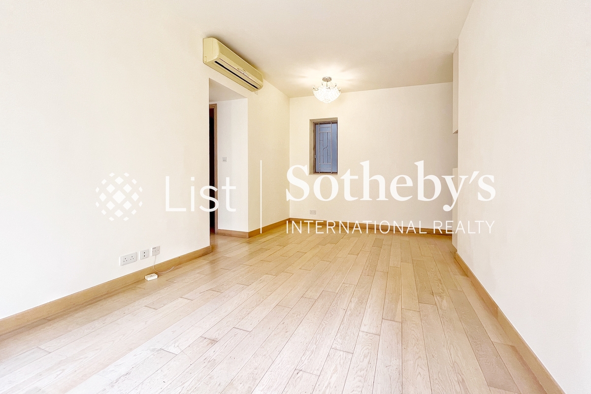 Island Crest 縉城峰 | Living and Dining Room