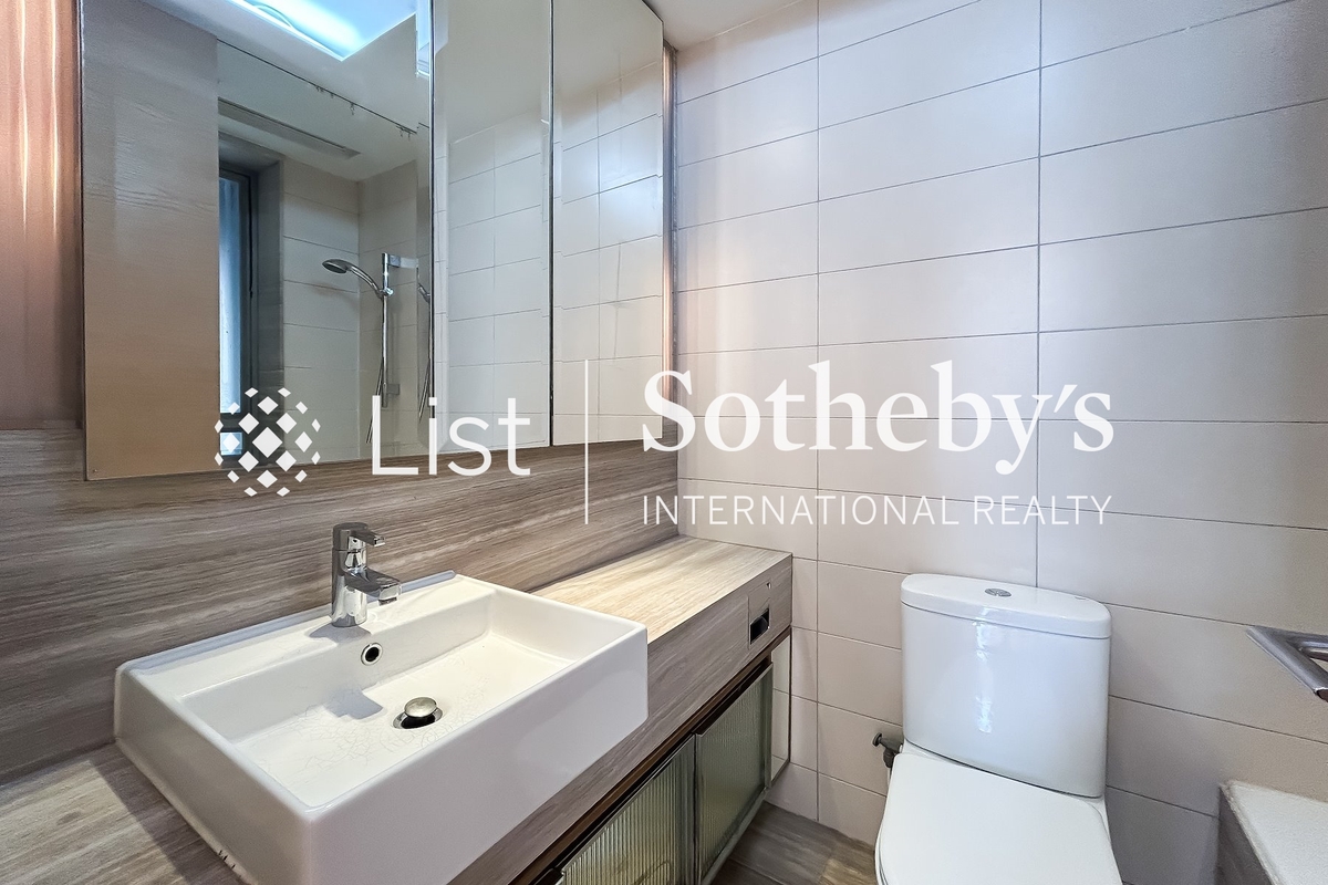 Island Crest 縉城峰 | Guest Bathroom