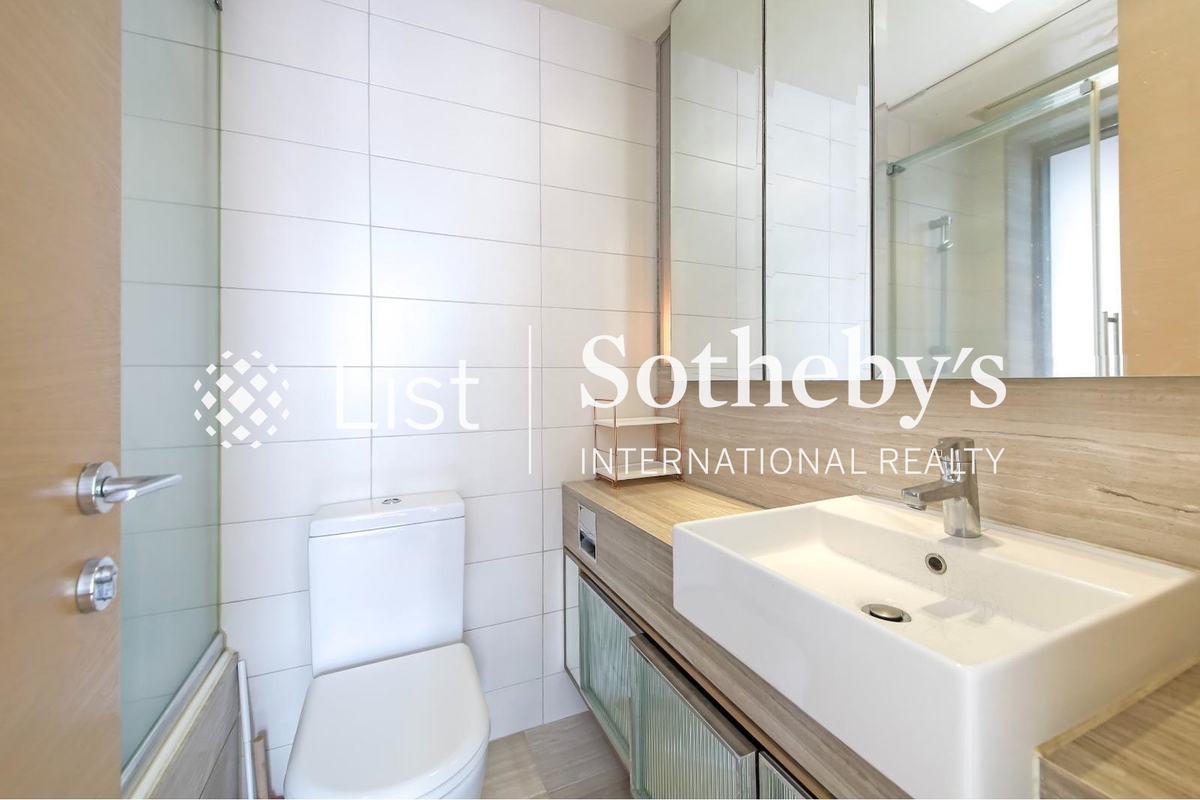 Island Crest 縉城峰 | Guest Bathroom