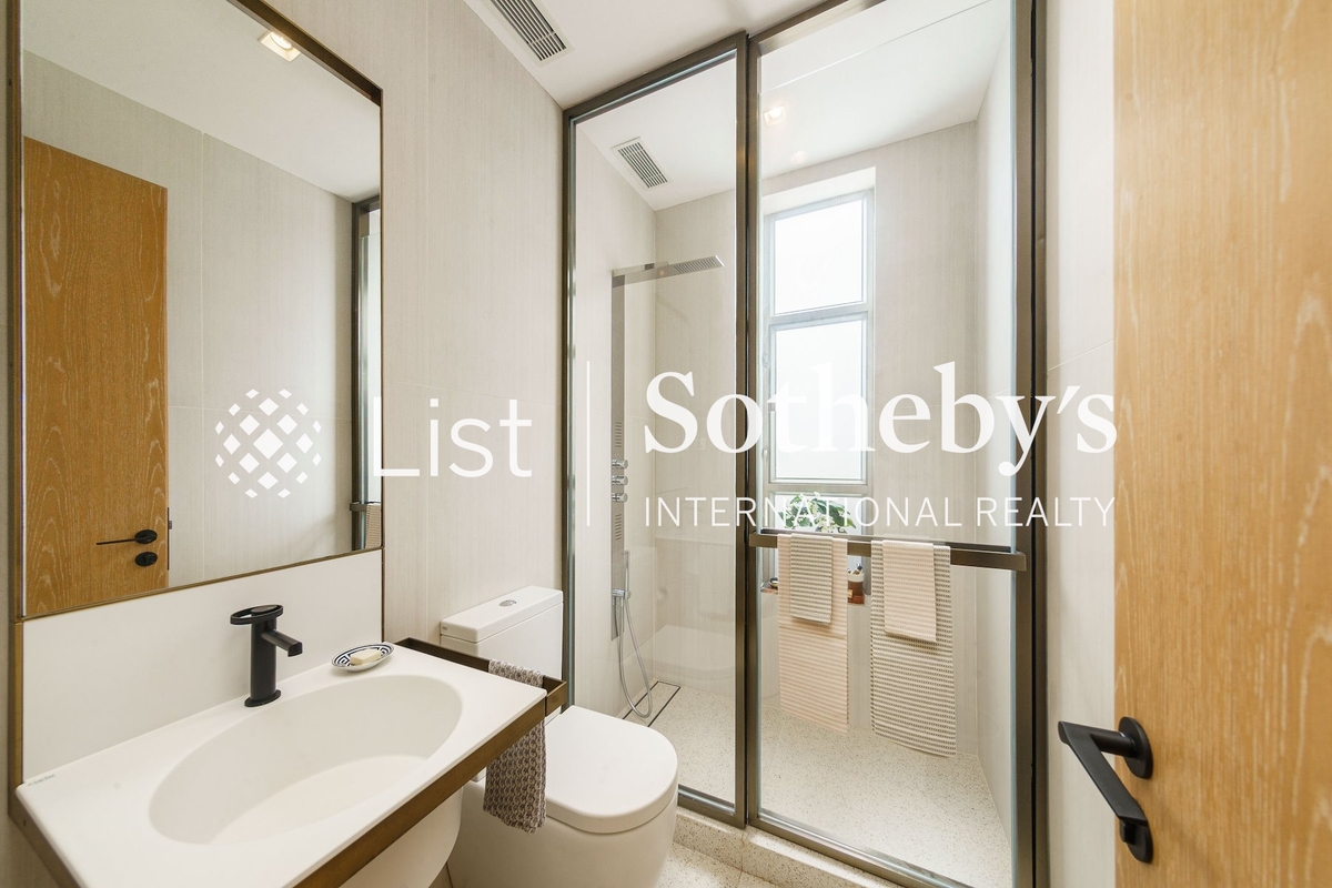 Island Crest 縉城峰 | Guest Bathroom