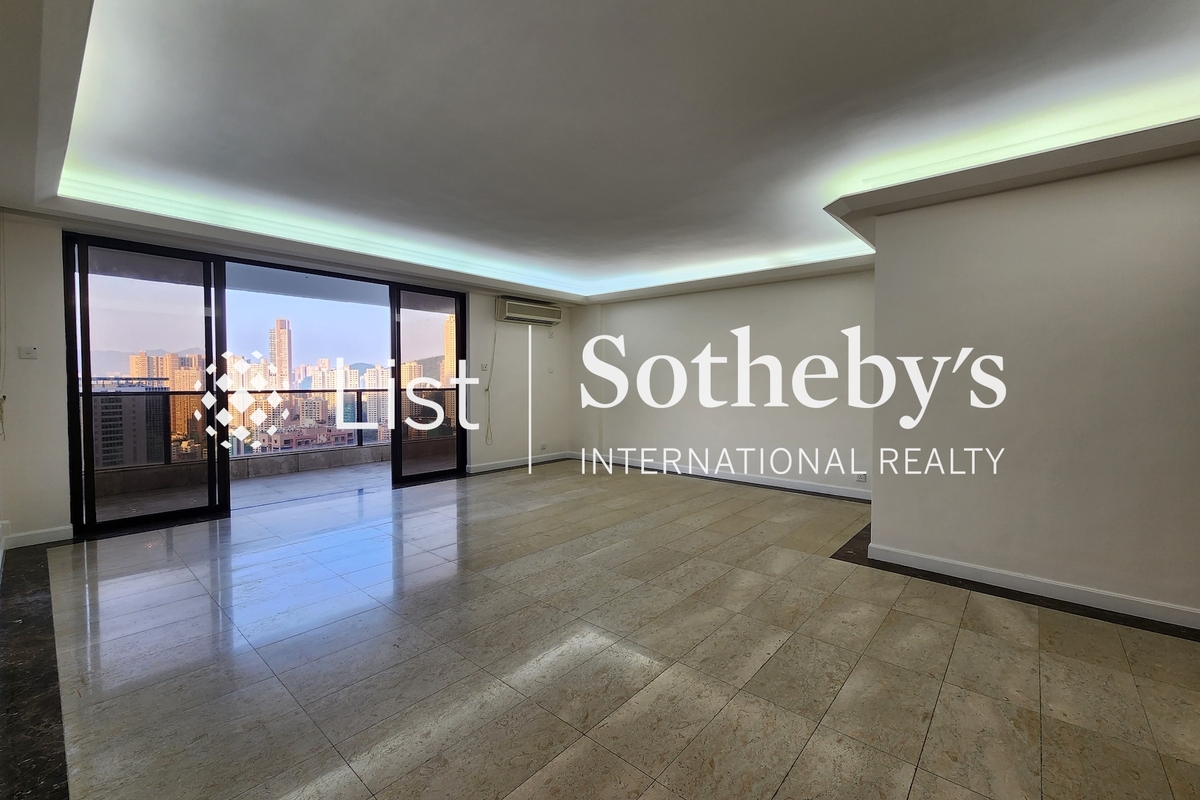 Evergreen Villa 松柏新邨 | Living and Dining Room