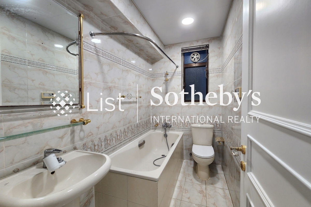 Evergreen Villa 松柏新邨 | Guest Bathroom