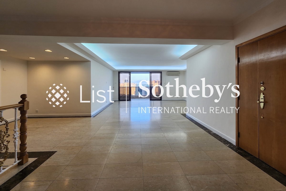 Evergreen Villa 松柏新邨 | Living and Dining Room