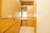 Stubbs Villa 詩濤花園 | Walk-in Closet in Master Bedroom 