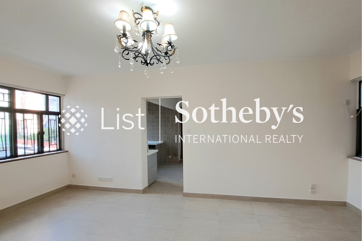 Miramar Villa 美麗村 | Living and Dining Room