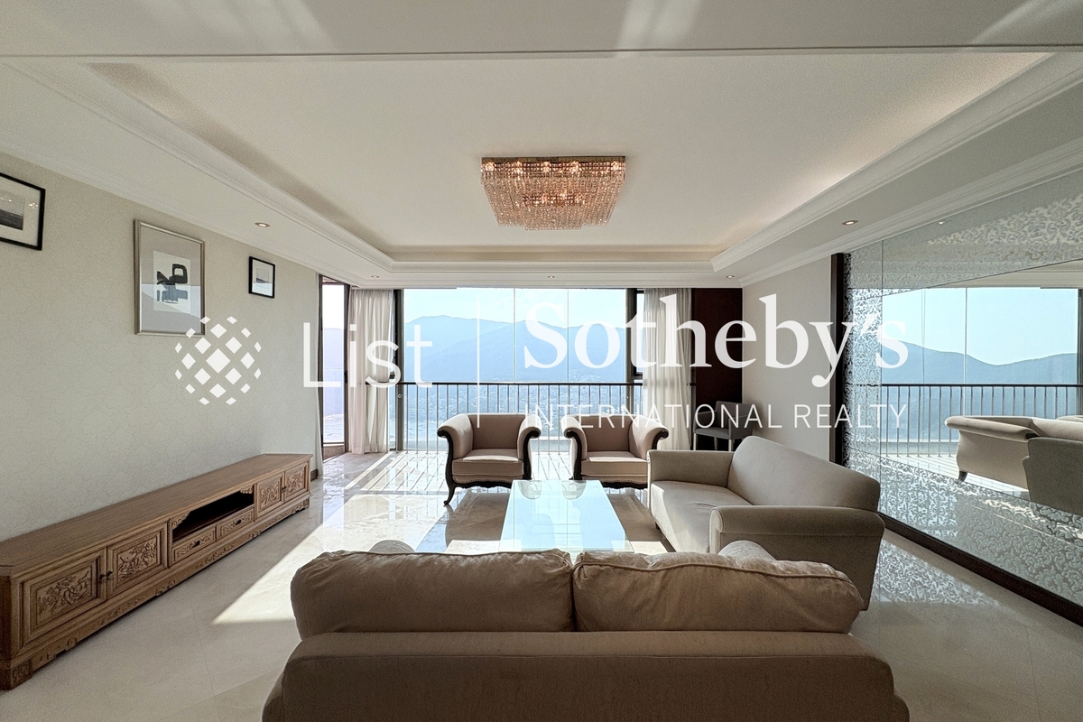 The Portofino 栢濤灣 | Living and Dining Room