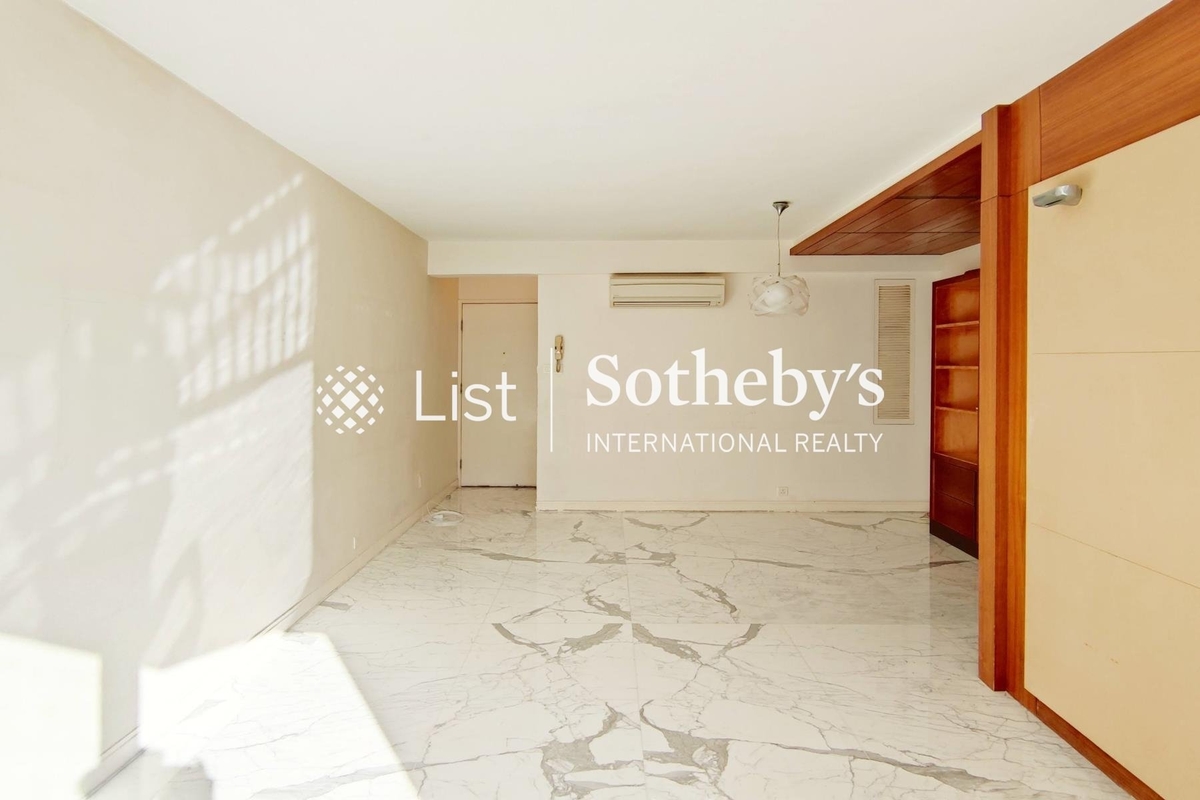 Beverly Court 嘉美閣 | Living and Dining Room