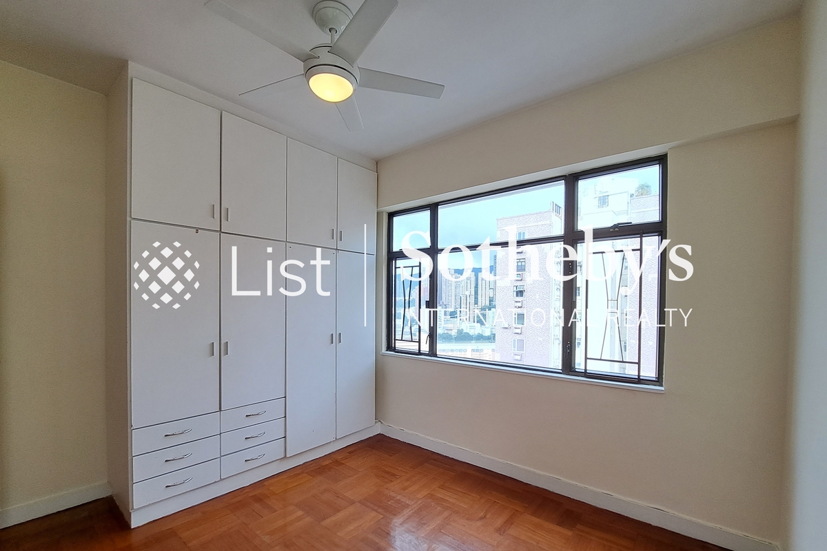 Beverly Court 嘉美閣 | Built-in Wardrobe in Master Bedroom 