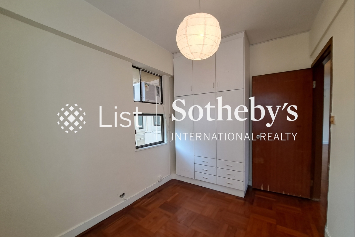 Beverly Court 嘉美閣 | Built-in Wardrobe in Second Bedroom 