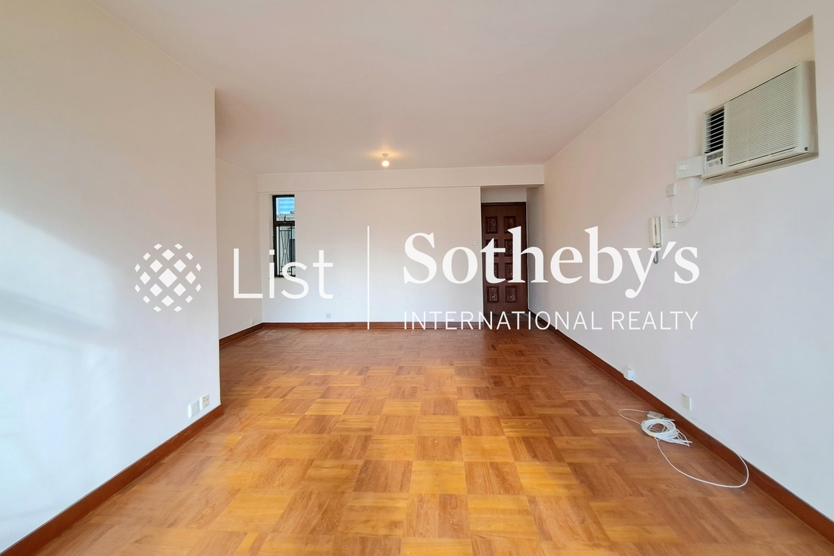 Beverly Court 嘉美閣 | Living and Dining Room